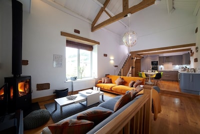 Luxury barn in Peak District National Park - peaceful with great views