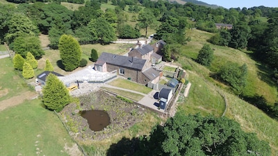 Luxury barn in Peak District National Park - peaceful with great views