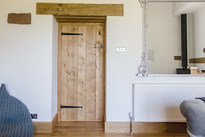 Luxury barn in Peak District National Park - peaceful with great views