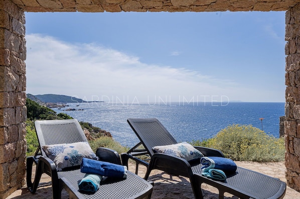 Holiday house for rent in Costa Paradiso with spectacular sea view
