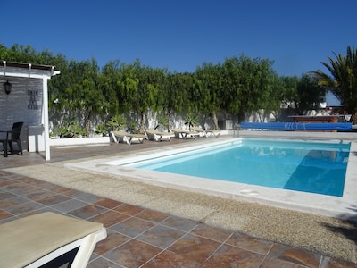 Traditional 3 bedroom detached villa, private heated pool, Jacuzzi. Free Wifi.