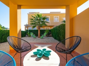 Grün, Eigentum, Zimmer, Interior Design, Haus, Majorelle Blue, Grundeigentum, Gebäude, Balkon, Veranda