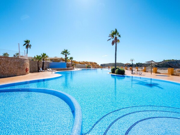 Water, Sky, Swimming Pool, Tree, Body Of Water, Cloud, Arecales, Leisure, Aqua, Outdoor Furniture