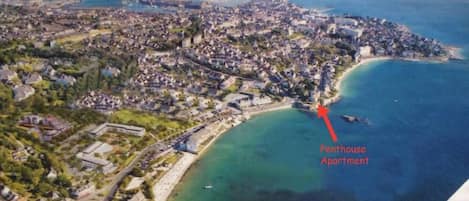 The penthouse is located between the 2 most beautiful beaches in Concarneau.