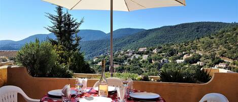 Quiet lunch on private terrace, not overlooked by neighbours