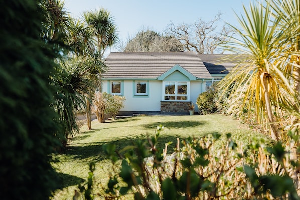 Edith Cottage is situated in a peaceful residential location