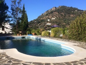 pool, mountain Mazmullar on the background