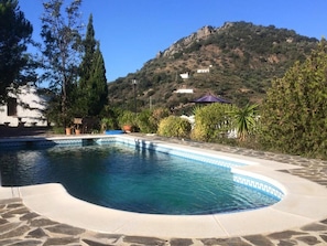 pool, mountain Mazmullar on the background