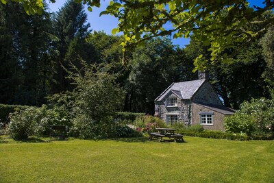 Sleeping 2-6 Charming Stone Cottage ubicado en una finca rural privada con vistas al mar