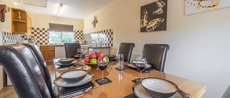 Preachers View, Wells-next-the-Sea: Kitchen/ dining area