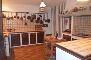 Well-equipped kitchen 