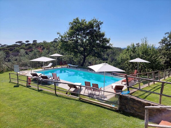 Swimming pool. with beautiful views.