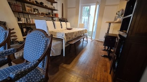 L'espace salle Ă manger dans le prolongement du salon et ouvrant sur la cuisine