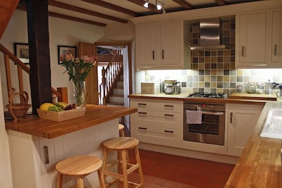 Beautiful traditional cottage, ideal for couples and families, pet friendly.