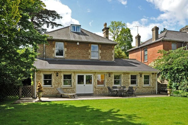 Substantial House in beautiful large garden