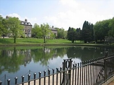 Luxury Self Catered  first floor Apartment With Private Parking And Views 