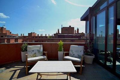 Beautiful penthouse with a large terrace, just 10 mins from Madrid City Center