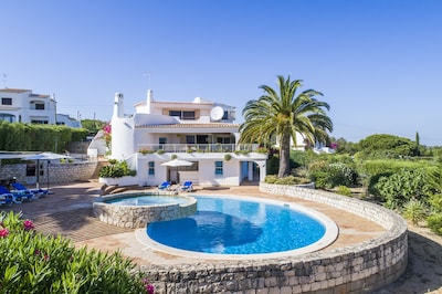Luxury Villa with Large Pool and Stunning Ocean View in Carvoeiro Region