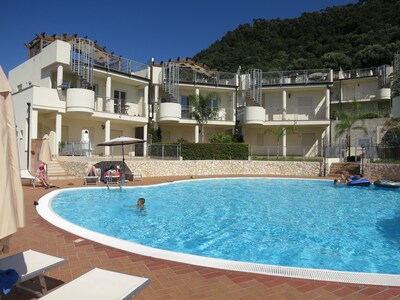 Ático de lujo con vistas al mar y piscina