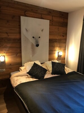 Main bedroom with super comfy king size bed. 