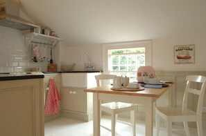 Kitchen/Dining area