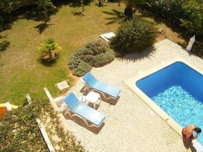 Ample roof terrace, again undisturbed sun bathing