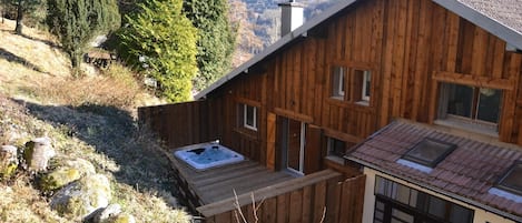 Le spa extérieur sur terrasse
