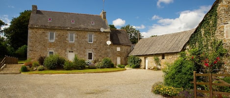 Recently renovated spacious Breton farmhouse - contemporary interior, yet full of character