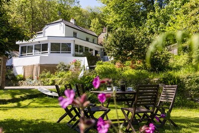 Galardonado Boutique Homestay - 5 minutos de la playa. Jardín ubicado en Wooded Valley