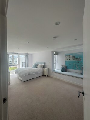 Master ensuite bedroom with king size bed and Egyptian cotton bed linen