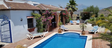 VILLA ROMO  private and near Comares hilltop village & Malaga with its port  