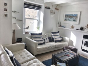 The bright and light sitting room with local art to enjoy