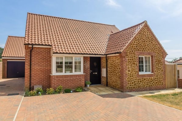 Seagrace, Heacham: An attractive, modern bungalow partly constructed from local carrstone