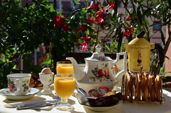 Terrazza / Balcone. Colazione servita in terrazza a richiesta con tempo bello