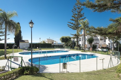 Lovely semi-detached villa with pool and tennis just 400m from the beach
