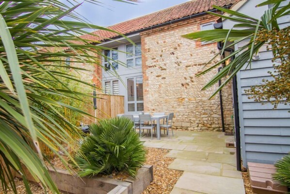 Owlets at Mulberry Barn, Heacham: Front elevation