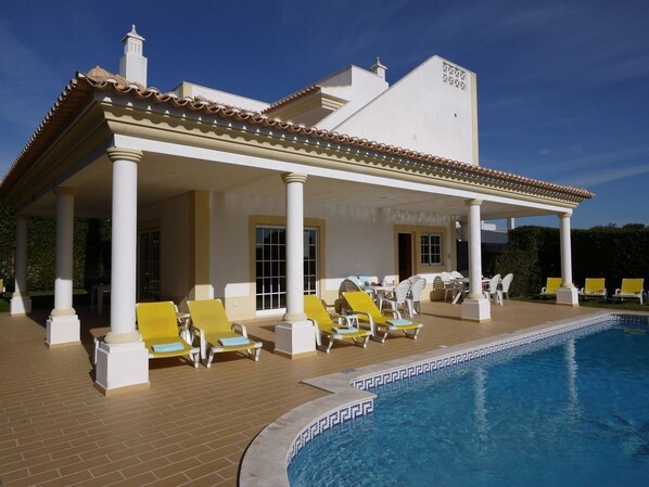 Very private villa, with great all round amazing views & 9 x 4.5 m large saltwater pool.