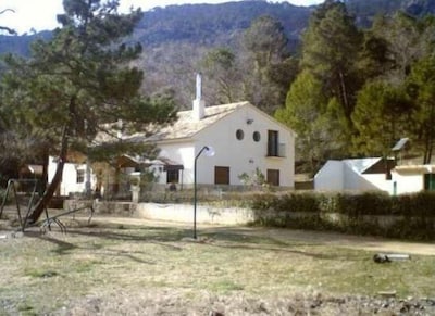 Detached house in the middle of the forest, with two apart. totally independent