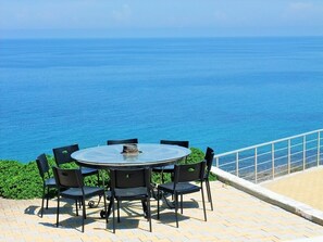 Dine out on the cliff edge each day, ideal for Breakfast, Lunch and BBQs