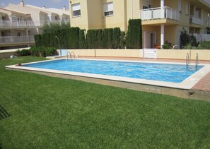 Swimming Pool and Communal Gardens