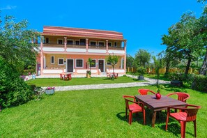 Enjoy the corfiot countryside in beautiful garden
