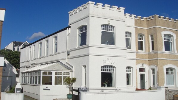 The Buoys - 5 bedroom castellated former gentlemans residence