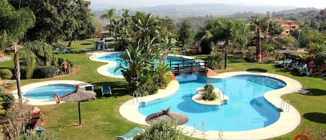 You have a choice of 6 pools at El Soto this is my favourite, stunning views.