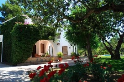 Villa en Costa Dorada, con piscina y jardin privado , wi-fi , en Tortosa.
