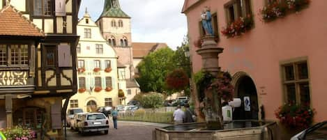 Un village touristique réputé pour son veilleur de nuit !!!