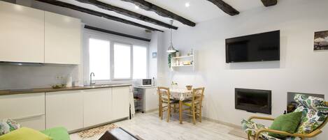 Loft: estancia principal (cocina-comedor-sala)