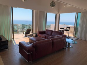 View over the Atlantic Ocean 