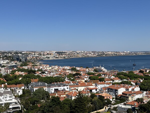 360 degrees terrace and view all the way from Lisbon to Sintra