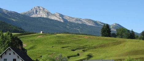 la Colline des Bains (pistes de luge et initiation ski), vue du balcon