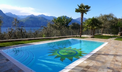 Apartment „Sun“ - elegante Wohnung mit Pool und Blick auf den See